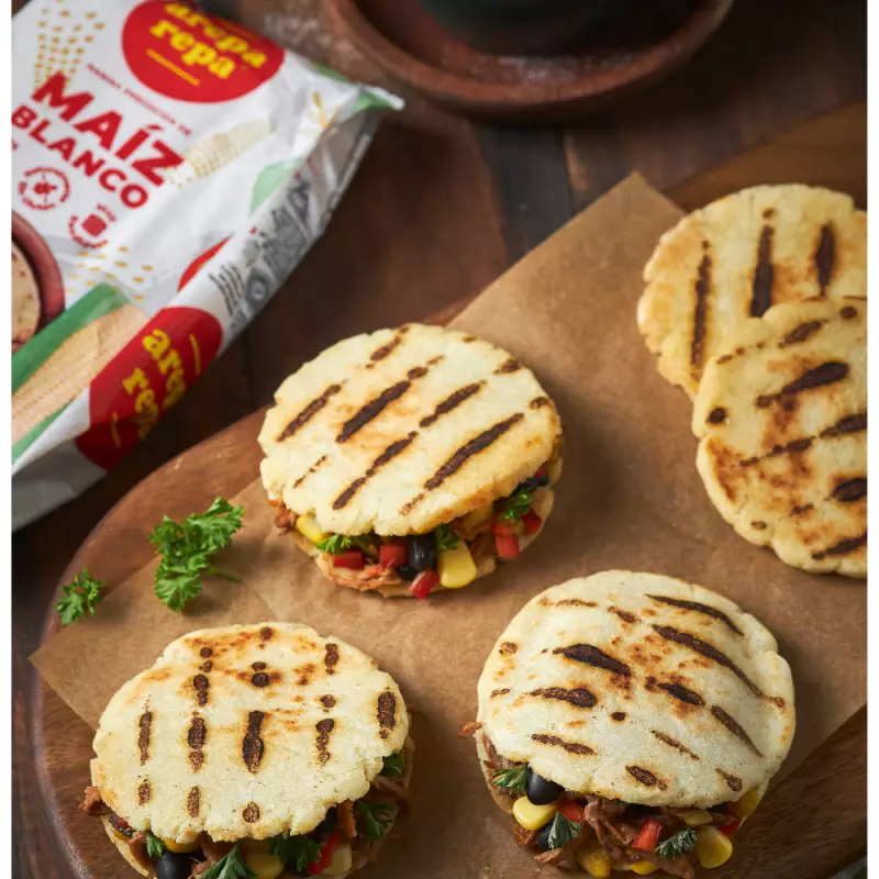 Arepa repa | Pre cooked white corn meal | 35.27 OZ E.