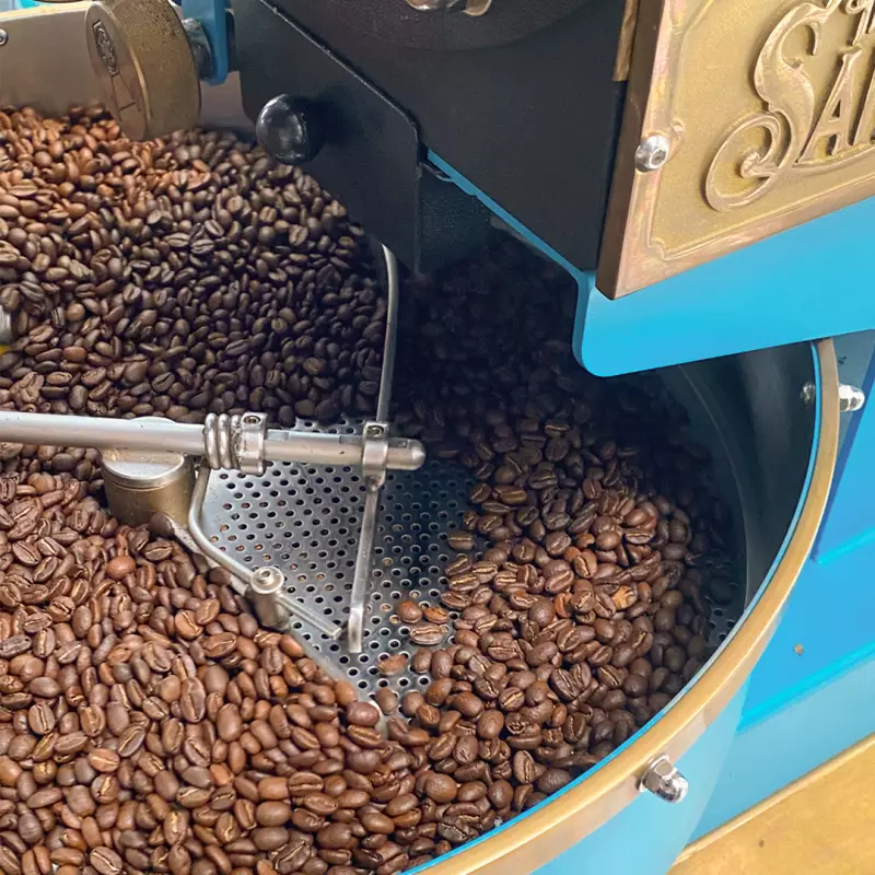 Cafe Quindio Gourmet | Medium Roast 100% Colombian Excelso Whole Bean Arabica Coffee | 12 Ounce BagE