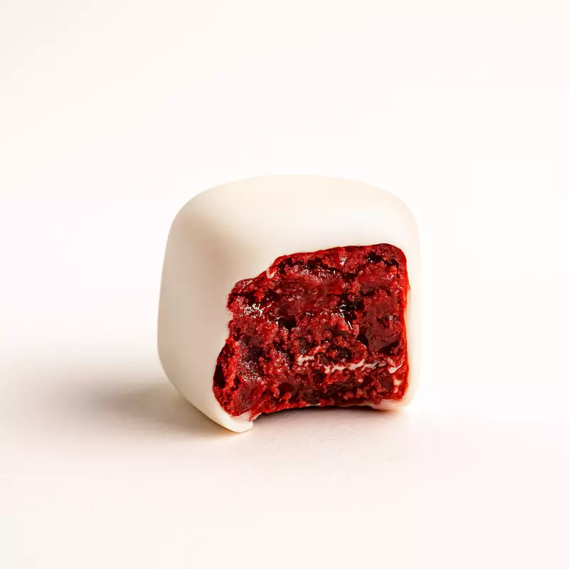 Muii | Red Velvet Bite Covered In White Chocolate | 2.8 oz