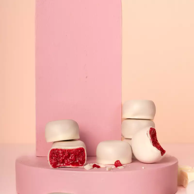 Muii | Red Velvet Bite Covered In White Chocolate | 2.8 oz